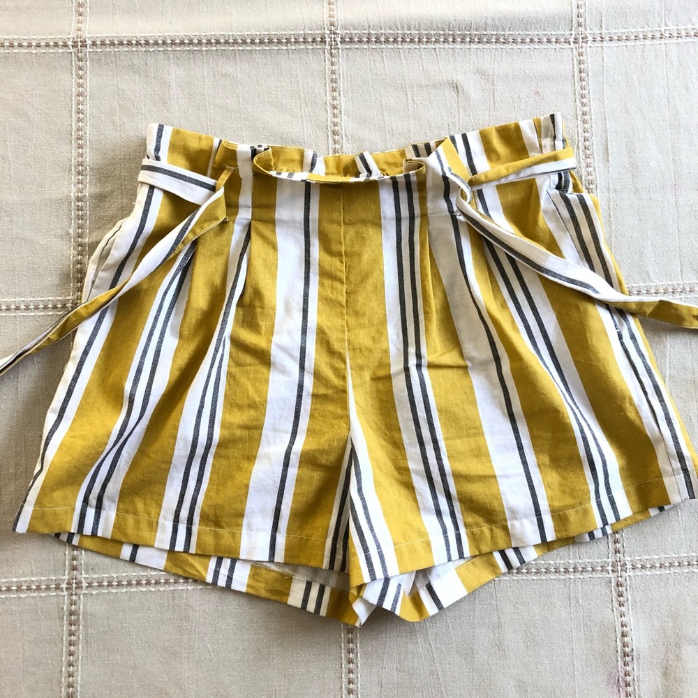 Stradivarius yellow shorts